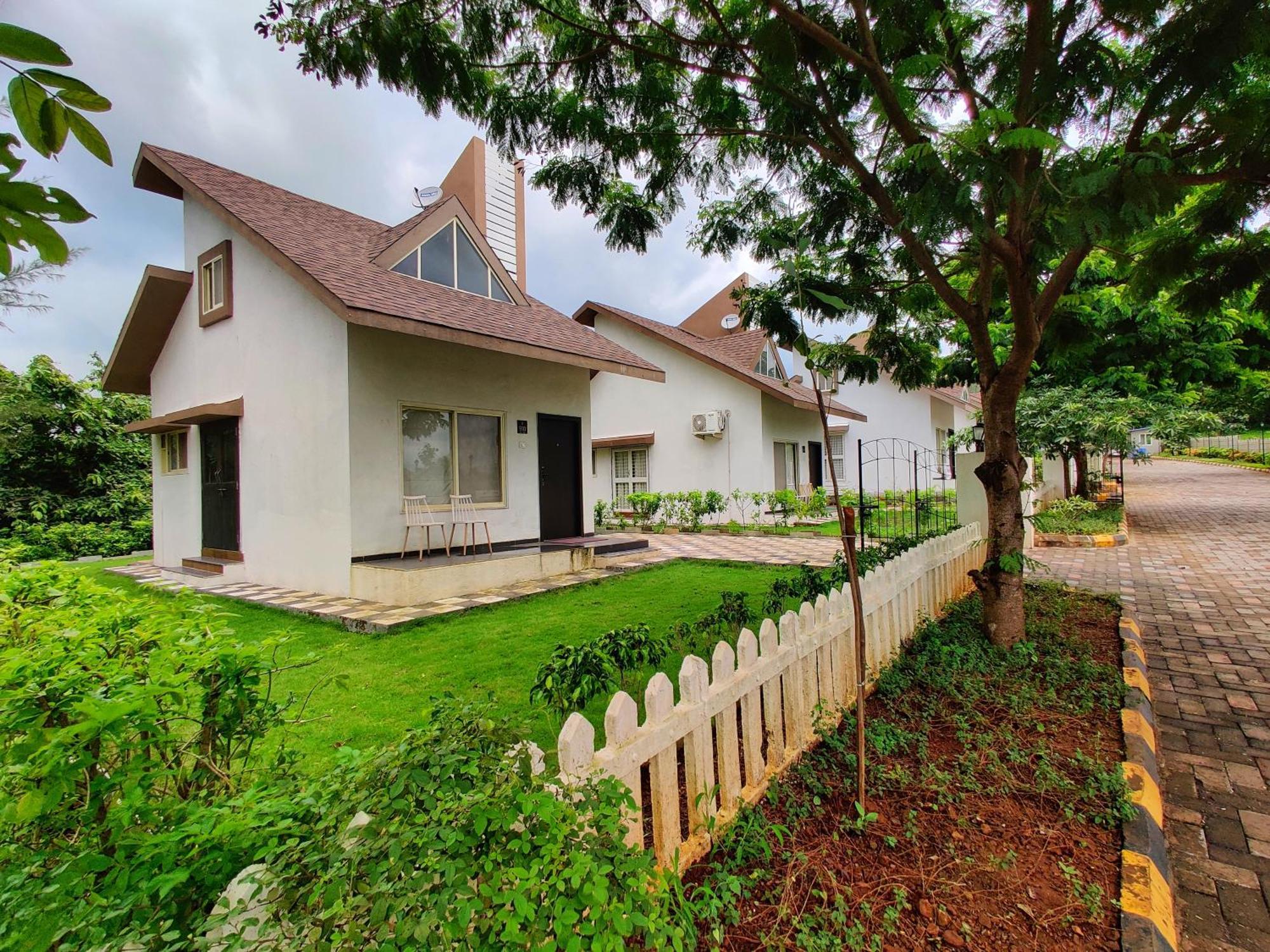 Pushpam Sanskruti Resort Karjat - A Pure Veg Resort Dhamni Екстер'єр фото